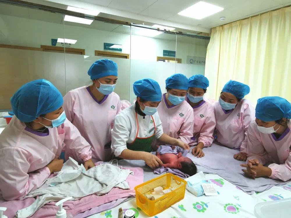 玉龙妇婴监护型护送